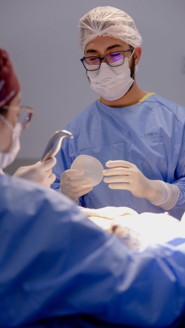 Instagram post from dr.leandrodeaquino. This post is in position 10.